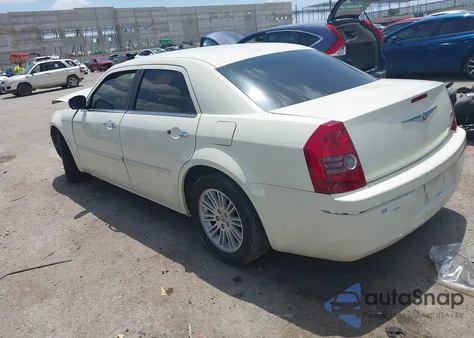 2010 Chrysler 300 Touring z USA, uszkodzony, nr VIN 2C3CA4CD4AH213499